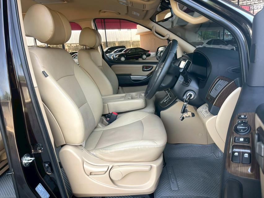 ปี 2020 HYUNDAI H1, DELUXE โฉม ปี18-ปัจจุบัน - สีน้ำตาล เกียร์ออโต้ เครื่องดีเซล 9