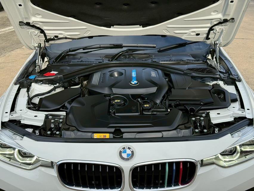BMW 330e Sport Plug-in Hybrid ปี 2018 สีขาว-เบาะแดงไมล์เพียง 47,xxx km 18