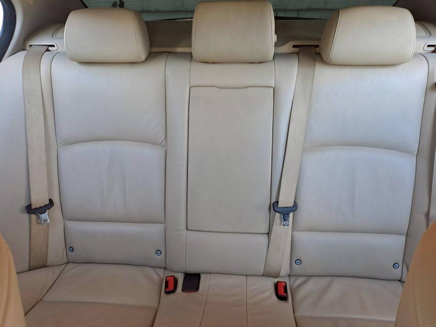 BMW 520d (F10) ปี2011 รถสภาพสวยเดิมๆไม่เคยมีอุบัติเหตุ สีเทา 13