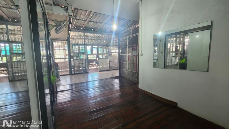 68121188 : ขายบ้านเดี่ยว 2 ชั้น พร้อมสวนลอยฟ้า สามารถทำธุรกิจร้านอาหารได้ ขนาด 75  ตารางวา  หมู่บ้าน สีวลี 15