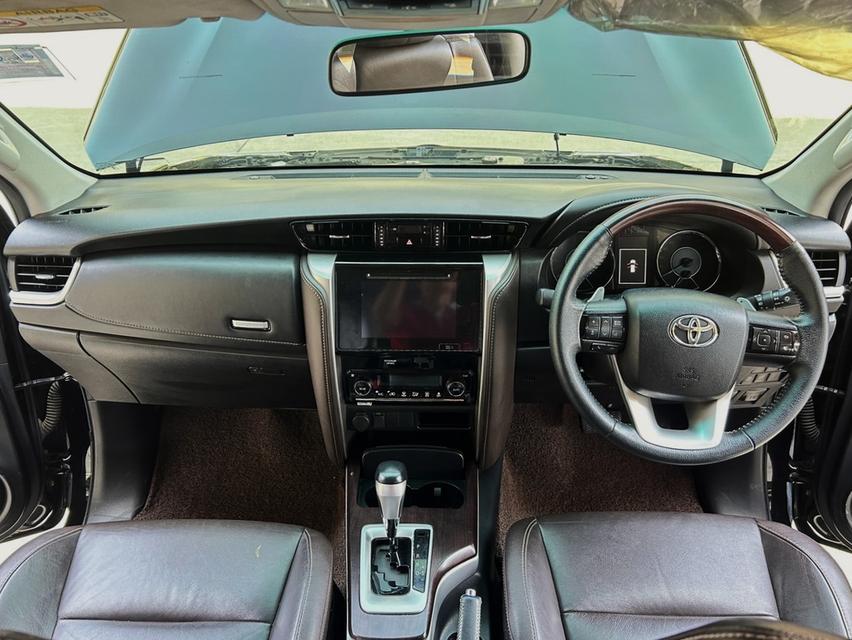Toyota Fortuner 2.4 V 2WD ปี 2018  5