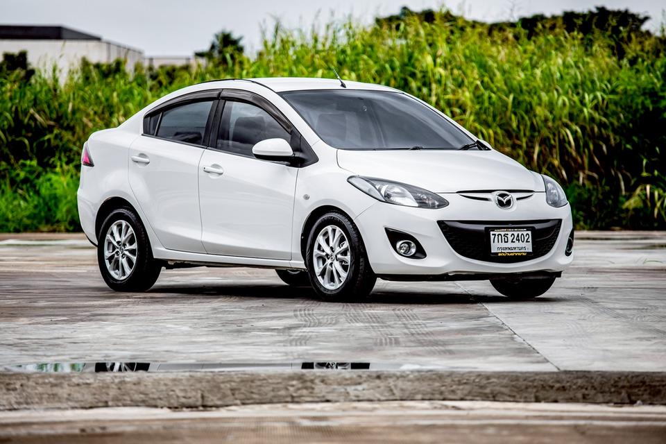 Mazda2 1.5 Spirit Sedan สีขาว ปี 2011  5