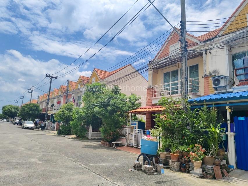 หมู่บ้านอู่ทองเพลส 6 ซอยเปียร์นนท์ ใกล้โรงพยาบาลสินแพทย์ ลำลูกกา ถนนลำลูกกา ต.คูคต อ.ลำลูกกา จ. ปทุมธานี 1