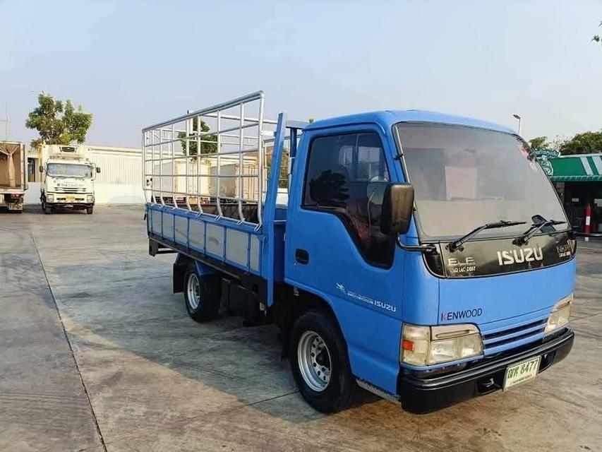 ISUZU NKR รถบรรทุกคอกสูง 100 เทอร์โบ 2