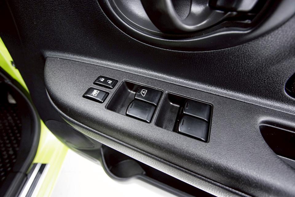 NISSAN MARCH 1.2 E LIMITED 2015  15