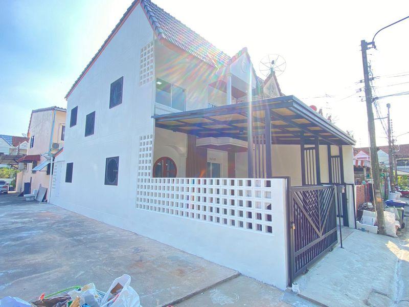 ขายทาวน์เฮ้าส์ สูง 2 ชั้น หลังมุม เนื้อที่ 24 ตารางวา หมู่บ้านร่วมสุข 2 ซ.5 ถนนรามคำแหง 96 แขวงสะพานสูง เขตสะพานสูง กรุงเทพมหานคร 13