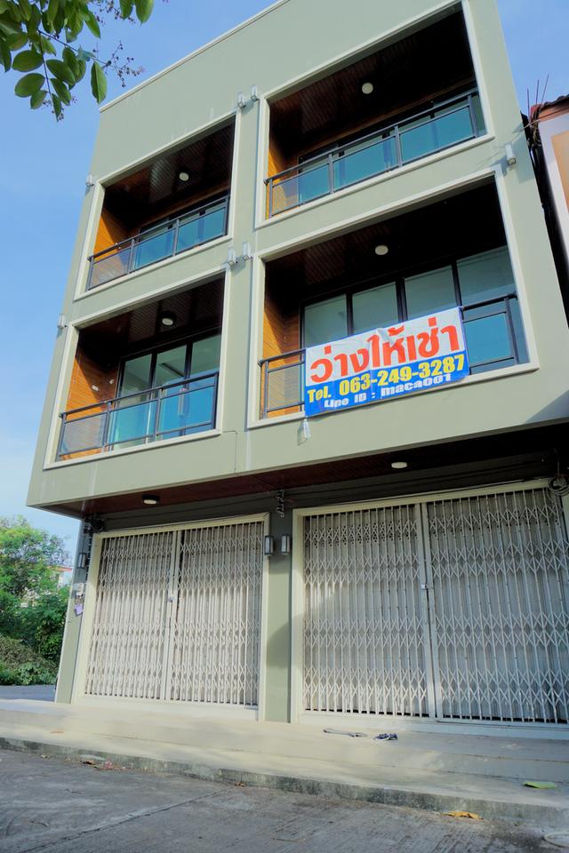 บ้านว่างให้เช่า (อาคารพาณิชย์ 3 ชั้น) ใกล้ บขส พัทลุง เพียง 100 เมตร Commercial building for rent near Phatthalung Bus Terminal, just 100 meters away. 1