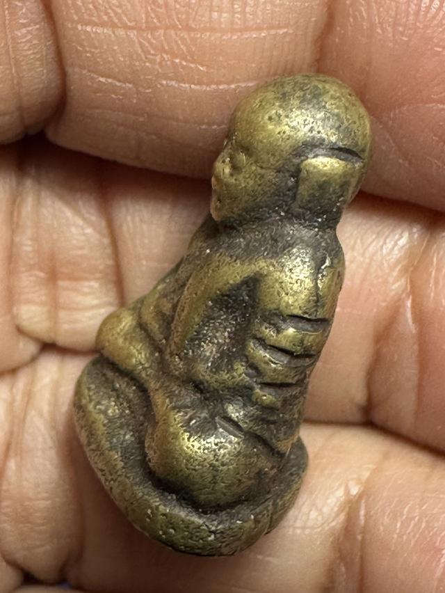 รูปหล่อ ล.พ.เงิน วัดห้วยเขน พิมพ์ B เนื้อโลหะเขียวอมเหลือง 6