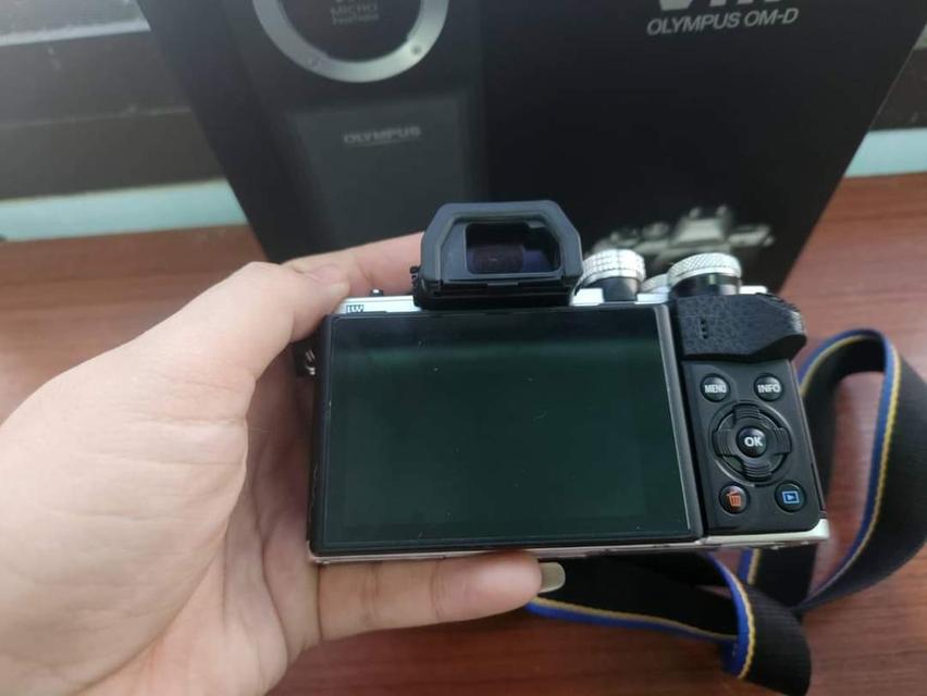 ขายกล้อง Olympus e-m10 5