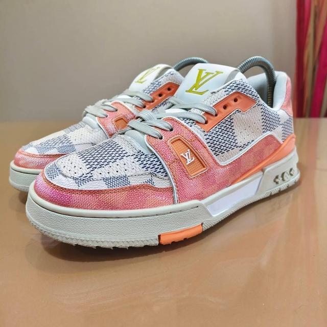 LOUIS VUITTON TRAINER SIGNATURE ‘ORANGE CHESS’ LUXURY SNEAKERS(Made in ITALY 🇮🇹)Size US 9 (วัดได้ 27 cm รูปย่อยที่ 1