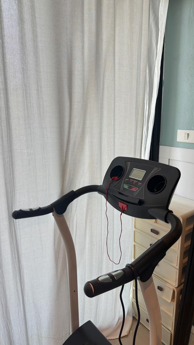 ลู่วิ่งไฟฟ้าkeep going max ลู่วิ่งไฟฟ้า 3.5HP พร้อมระบบรับแรงกระแทกสามารถพับเก็บได้ประหยัดเนื้อที่ปรับความชันได้ 3 ระดับ รับนํ้าหนักสูงสุด 350 kg มือ2 3