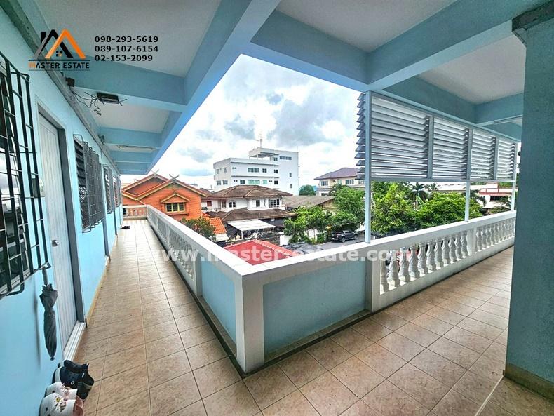 APARTMENT 5 ชั้น + ดาดฟ้า + ที่จอดรถ ซอยทรัพย์บุญชัย 19 ทุกห้องโปร่งลมเย็นด้วย Design ตึกรูปตัว L ให้ทุกห้องมีความโปร่ง มีระเบียงทุกห้อง 6