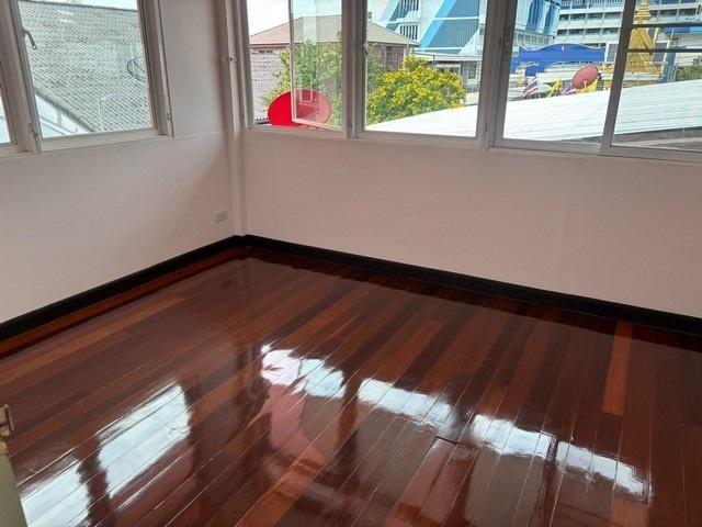 ให้เช่า บ้านเดี่ยว 2 ชั้น ซอยลาดพร้าว 69 เดินทางสะดวก หน้าปากซอยมีรถไฟฟ้าสายสีเหลือง 8