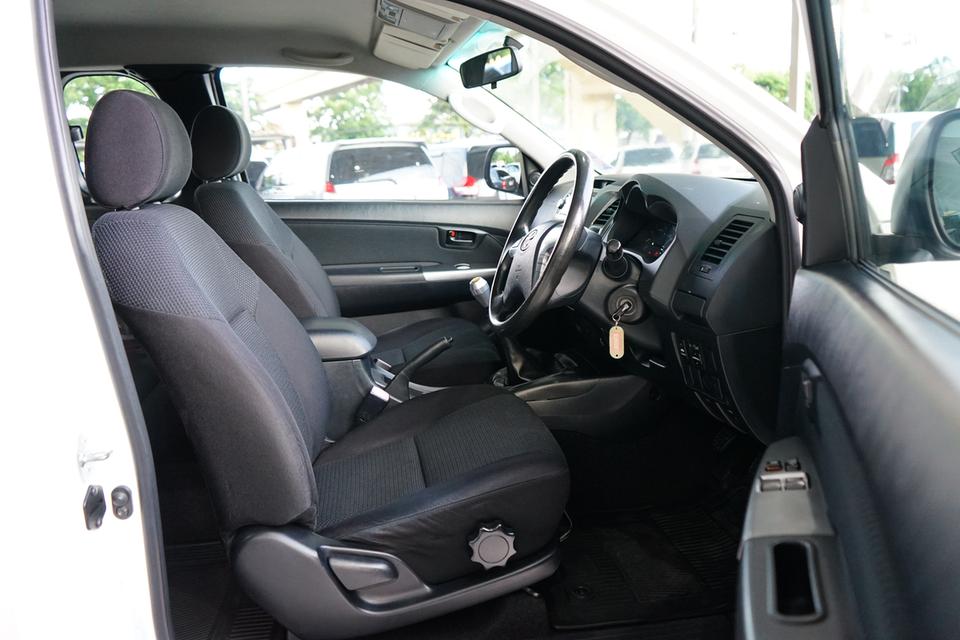 2015 TOYOTA VIGO SMART CAB 2.5 E PRERUNNER VNTURBO  10