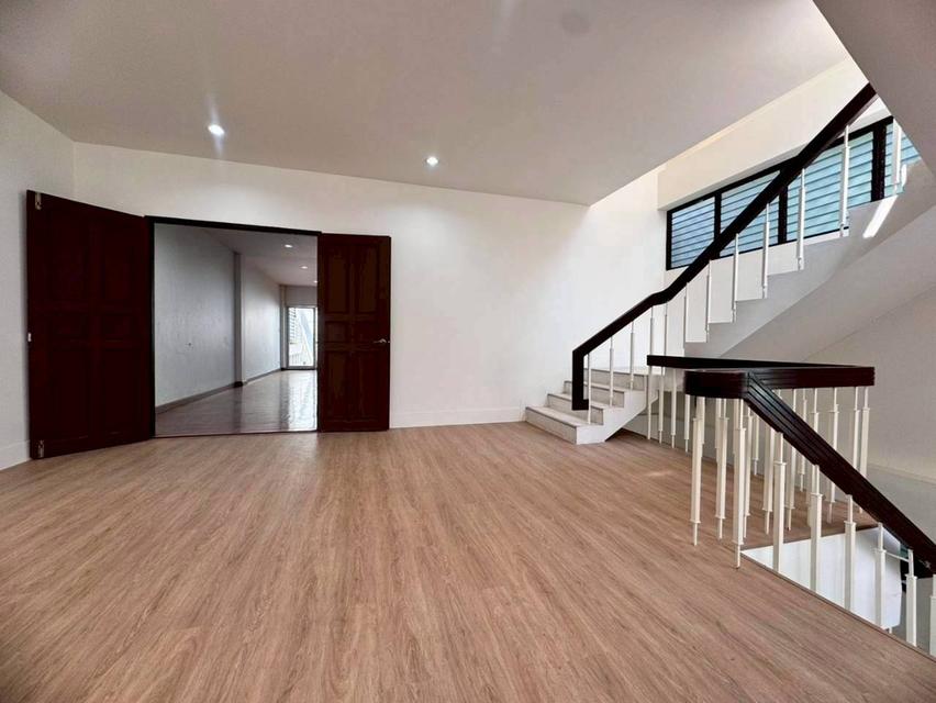 ให้เช่าทาวน์เฮ้าส์ 7 ชั้น ย่านสยาม บรรทัดทอง พร้อมอยู่ (N.1989) 4