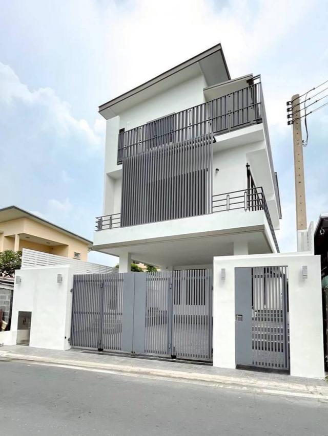 ขายบ้าน 3 ชั้น 58 ตร.ว. ซอยนักกีฬาแหลมทอง 30 แยก 2 ย่านกรุงเทพกรีฑา 1