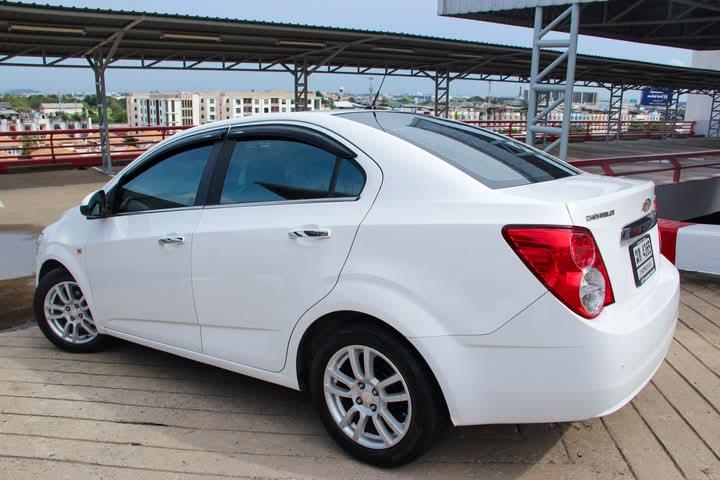 Chevrolet Sonic สีขาวสวยๆ 9