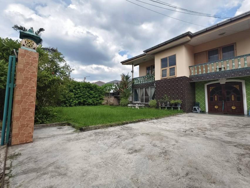 บ้านเดี่ยวสไตล์เรโทร 94 ตร.ว. ทำเลทองโชคชัย 4 3