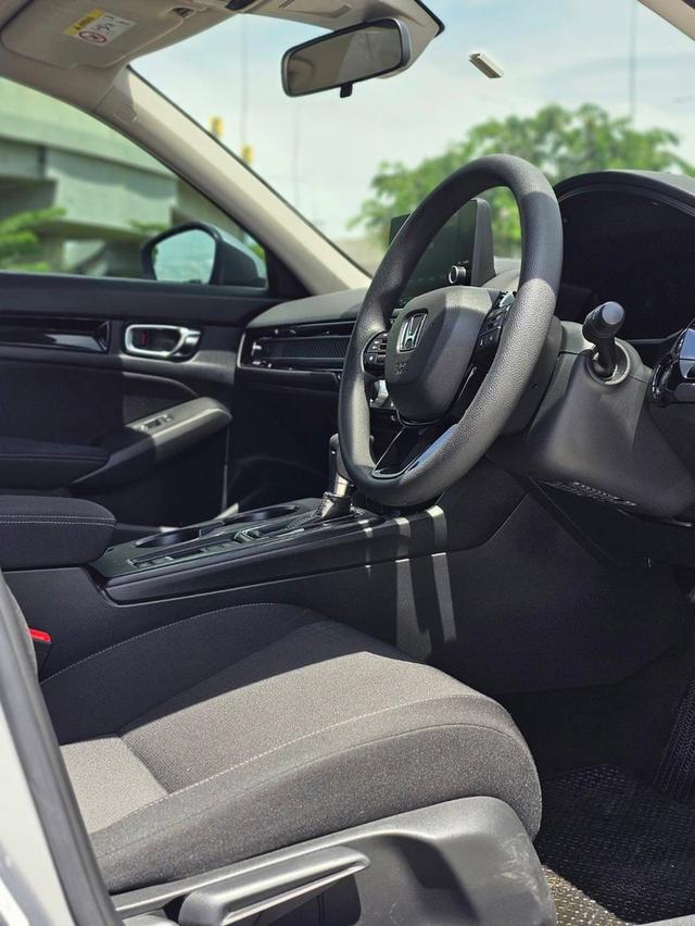 NEW HONDA CIVIC FE Sedan 4dr EL CVT FWD 1.5 Y22. สีเทา    เกียร์ออโต้  19