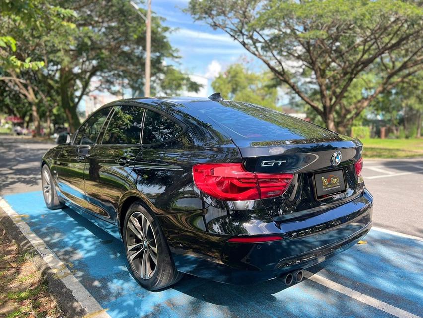 BMW 320d GT Sport (2017) 12
