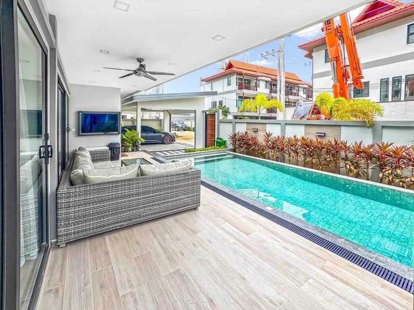 Modern style pool villa for sale in the central of Pattaya, on Saisam road 9
