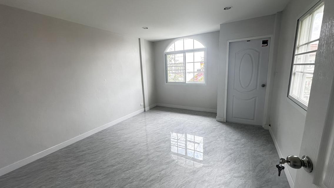 ขายทาวน์เฮาส์ 2 ชั้น หมู่บ้านบัวทอง  จ.นนทบุรี 8