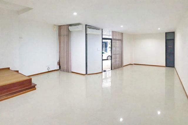 ให้เช่าทาวน์โฮม 3.5 ชั้น เซ็นทรัลแจ้งวัฒนะ 1.6 กม. 27 ตร.วา. 340 ตร.ม. แจ้งวัฒนะ 33-37 MRT เมืองทองธานี 900 ม. MRT ศรีรั 6