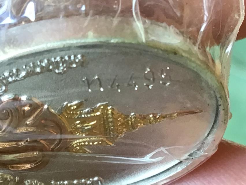 สมเด็จหลวงปู่ทวดวัดช้างให้ เหรียญรูปไข่เนื้อเงินสามกษัตริย์ รุ่นเฉลิมพระเกียรติหลังมวก ปี2544 3