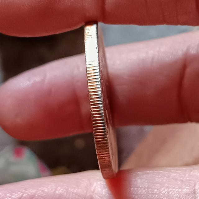 เหรียญ 5 บาท ที่ระลึก มหามงคลพระชนมพรรษา ครบ 60 พรรษา​ รัชกาลที่ 9 พ.ศ.2530 ไม่ผ่านใช้​ (ราคาต่อ​ 1 เหรียญ)​ มี​ 40 เหรียญ​ 3