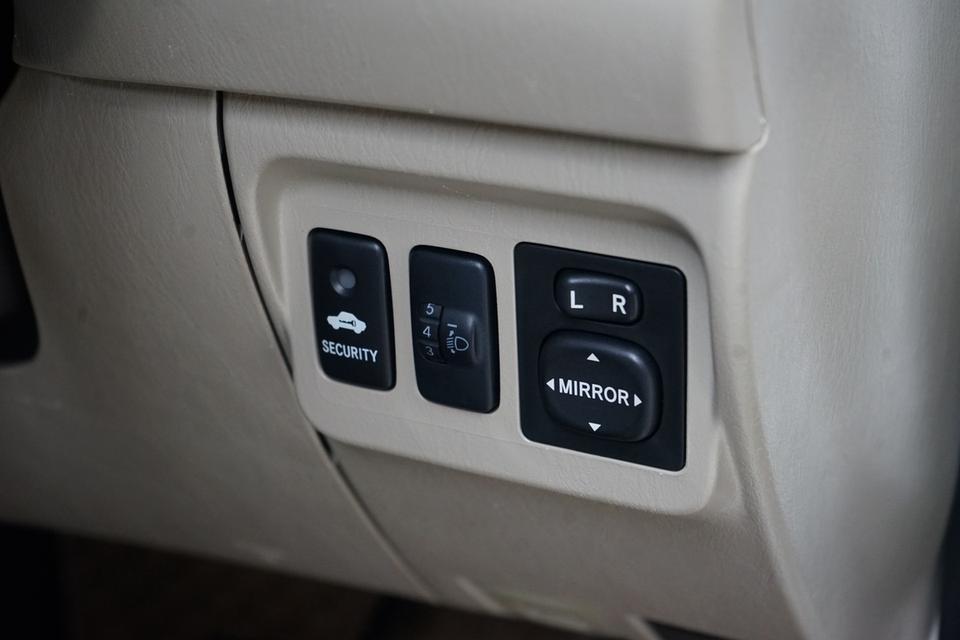 2011 TOYOTA INNOVA 2.0V 12