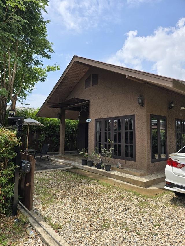 3 ห้องนอน 2 ห้องน้ำ - บ้านถนน สันโค้งหลวง ซอย 6, รอบเวียง, หมู่ที่ 4, เชียงราย 57000, ประเทศไทย📣 ขายบ้านเดี่ยวพร้อมอยู่ ใจกลางเมืองเชียงราย!📍  2