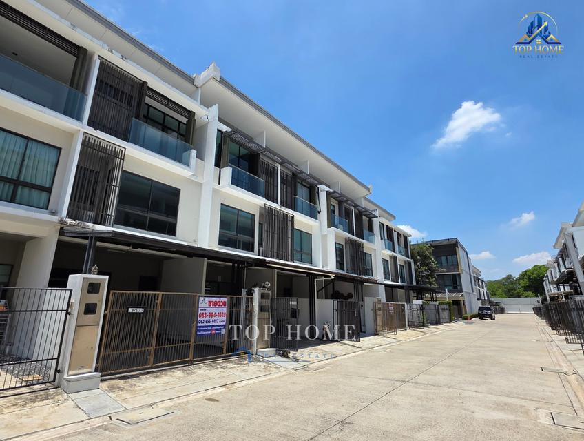 ขายด่วน  ทาวนฺโฮม 3 ชั้น  HI - END Style Modern หมู่บ้าน LANDMARK เอกมัย-รามอินทรา 7