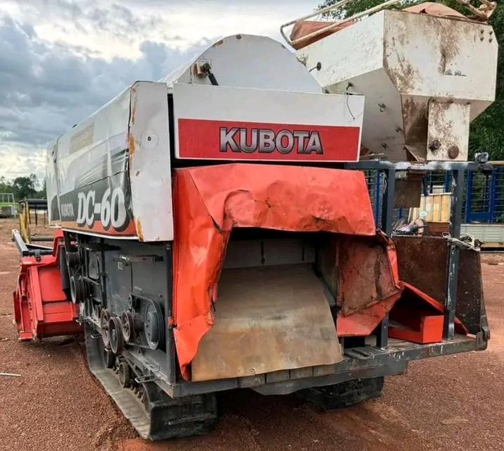 เจ้าของขายเอง รถเกี่ยวข้าว KUBOTA 6