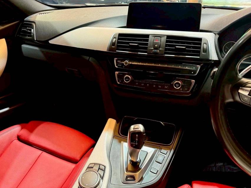 BMW 330e M-Sport (F30) ปี 2017 รูปที่ 8