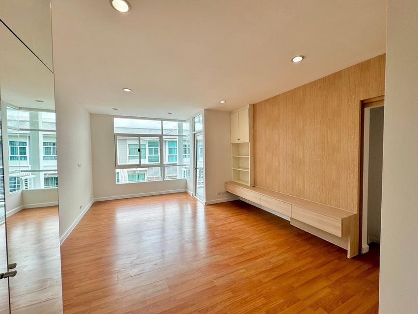 บ้านทาวโฮม 3 ชั้น เดอะเมโทร พระราม 9 ราคา 4.3 ล้านบาท 5