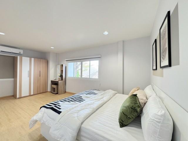 ให้เช่าบ้านเดี่ยวใกล้MRTสุธิสาร (Private Pool) ตกแต่งสวยหรู90ตารางวา แอร์เฟอร์ครบ มี5ห้องนอน4ห้องน้ำ1ห้องแม่บ้าน ราคาเช่ 6