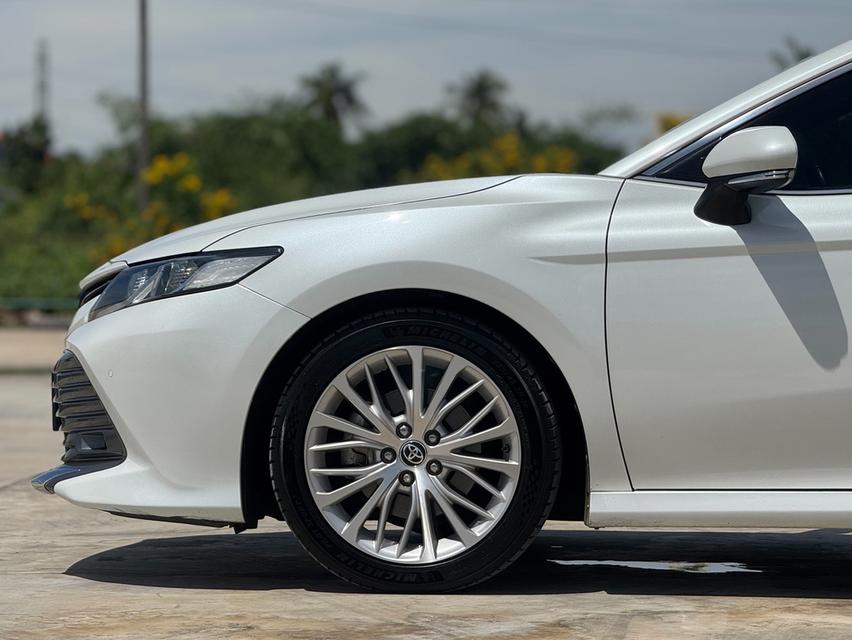 TOYOTA. CAMRY  Sedan 4dr SA 8sp FWD 2.5 G  Y2020. สีขาว 7