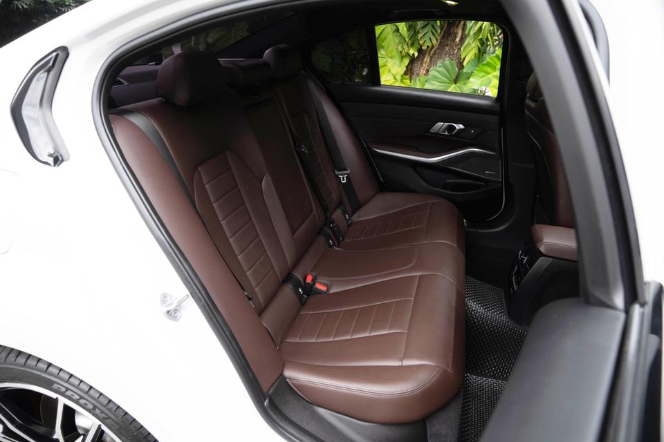 BMW 330e M Sport Plug-in Hybrid ปี2022📌𝟯𝟯𝟬𝙚 เข้าใหม่วิ่งน้อย 🛠พร้อม 𝘽𝙎𝙄 & 𝙒𝙖𝙧𝙧𝙖𝙣𝙩𝙮 ถึง 2027 6