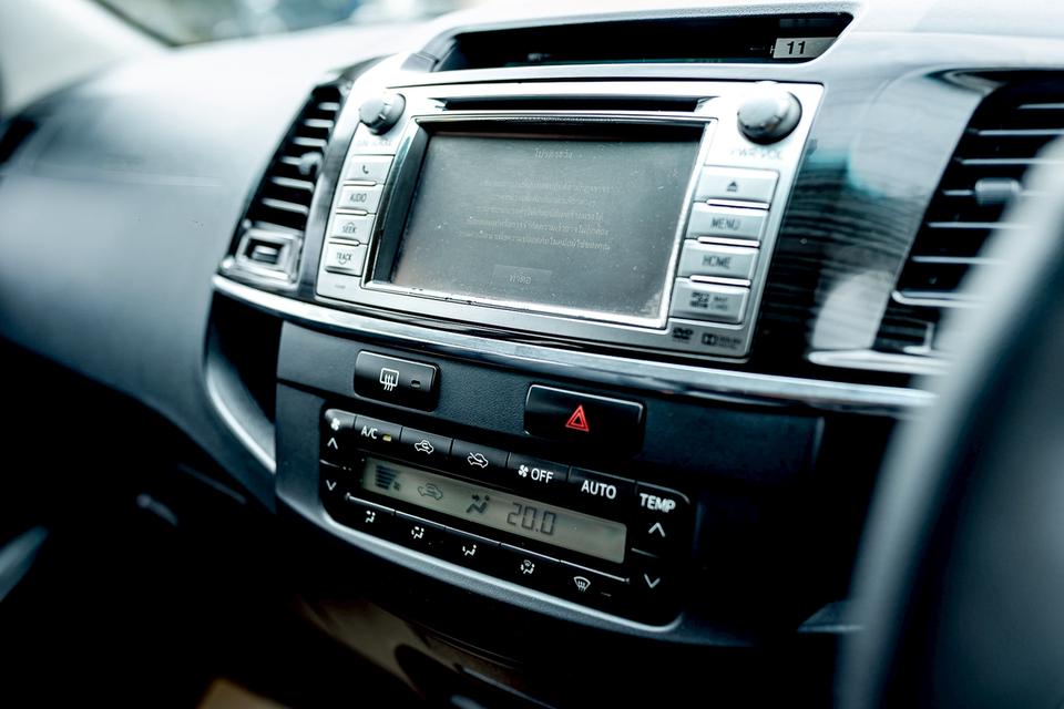 Toyota Fortuner 2.5V ปี15 8