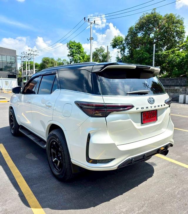 Toyota Fortuner 2.8TRD ปี18 4