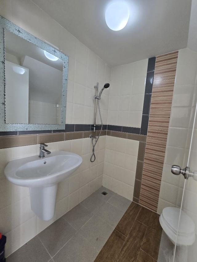 ขายทาวน์เฮ้าส์ 2 ชั้น หมู่บ้านโกลเด้นส์ทาวน์ บางนา-สวนหลวง 21.2ตร.วา 5