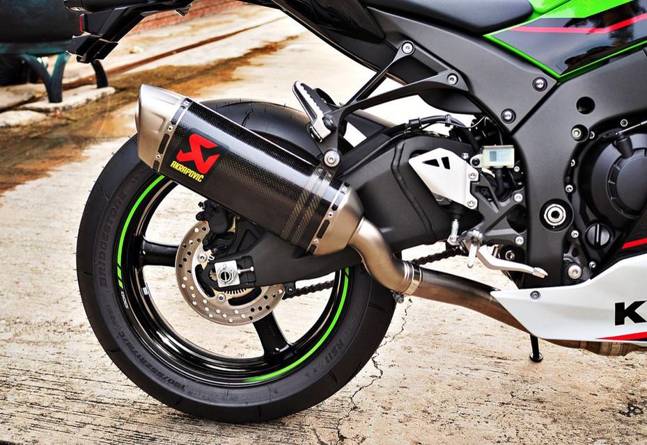 2022 Kawasaki Ninja ZX10R สภาพมือหนึ่ง 4