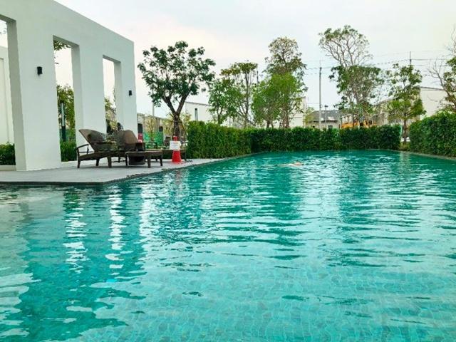 เสาธงหิน เฟอร์ครบ เซ็นทรัล เวสต์เกต 3กม.รัตนาธิเบศร์-บางใหญ่ MRTคลองบางไผ่ 2.2 กม. ทาวน์โฮม 2 ชั้น พร้อมเฟอร์ฯ 2 นอน 3 น 8