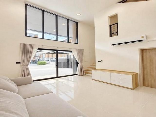 ให้เช่าทาวน์โฮม 3.5 ชั้น หลังมุม หมู่บ้าน ชิเซน ซอยพัฒนาการ 32 ใกล้ โรงเรียนนานาชาติ 2