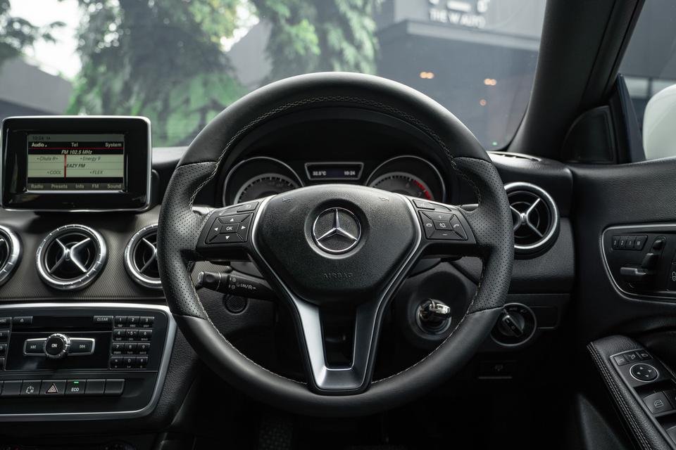“Mercedes-Benz CLA180 Urban” ปี 2014