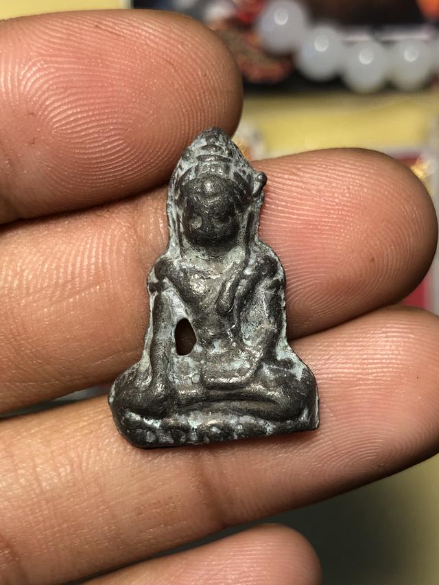 ยกชุดพระเนื้อชินลึกลับไม่ทราบที่สามองค์ 200รวมส่งครับ🙏🏻🥰 7