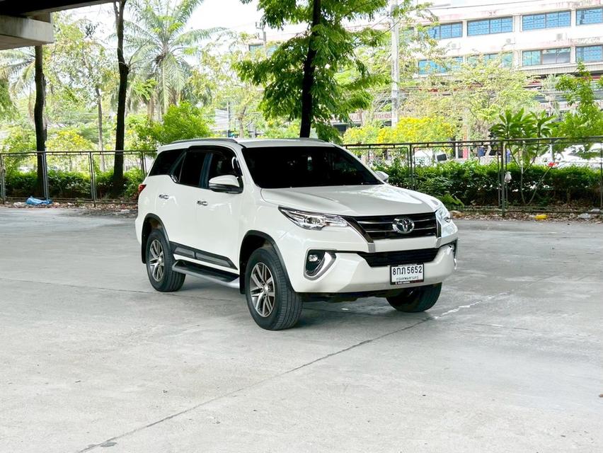 Toyota Fortuner 2.4V 4WD AT ปี 2019 เพียง779,000บาท ไมล์144,xxxกม ขับสี่ ประตูท้ายไฟฟ้า แผนที่ กล้อยถอย สดไม่มีแวทไม่มีค่าธรรมเนียม
