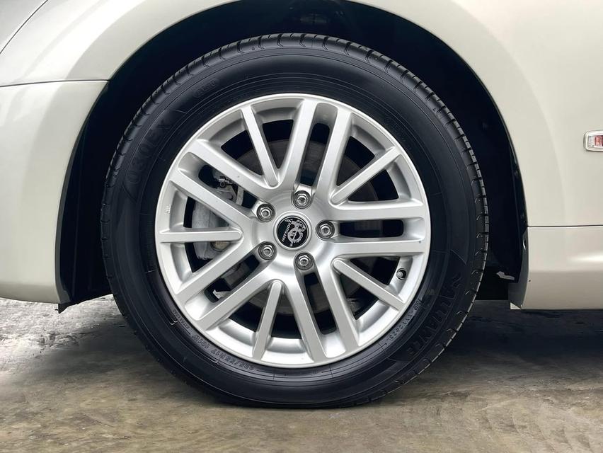 MITSUOKA GALUE 250 LX 2.5 V6 2011 17