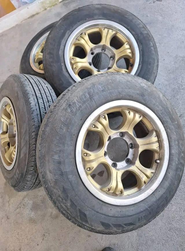 ล้อเรโทร พร้อมใช้งาน ยางเก่าแต่ดอกยางยังสวยอยู่ รูปที่ 2