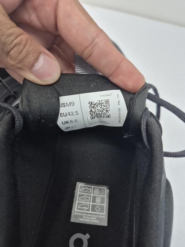 On Cloudmonster สีขาวใส่ลอง1ครั้ง  On Cloudnova Xสีดำยังไม่เคยใส่ 10